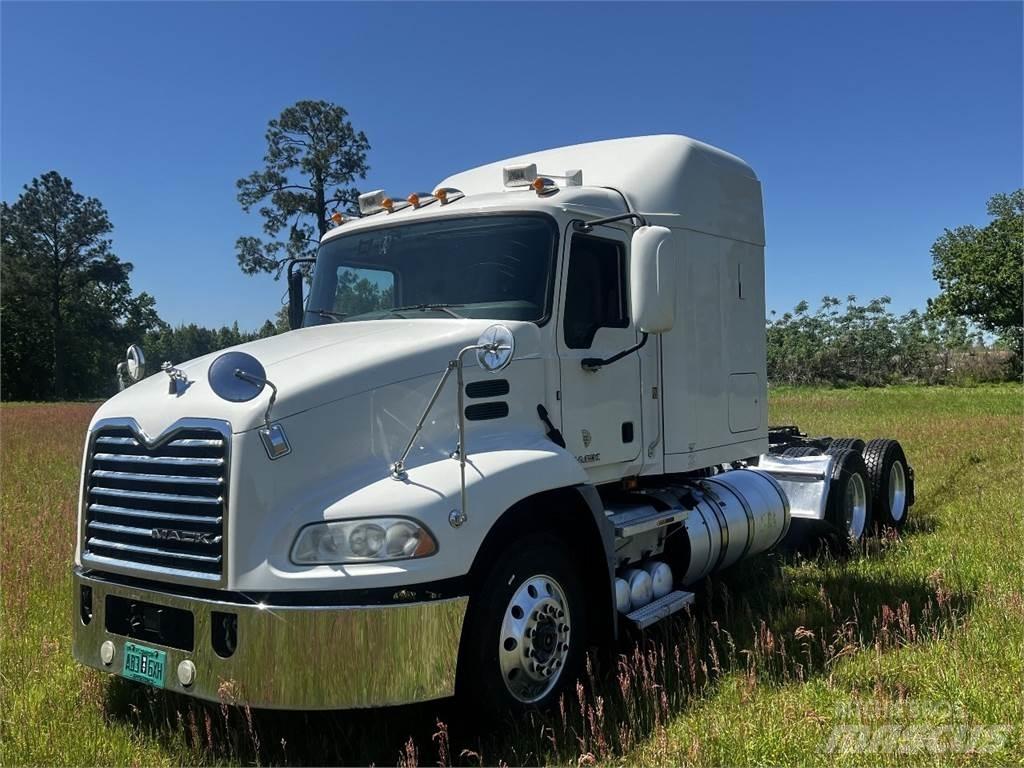 Mack CXU 613 Çekiciler