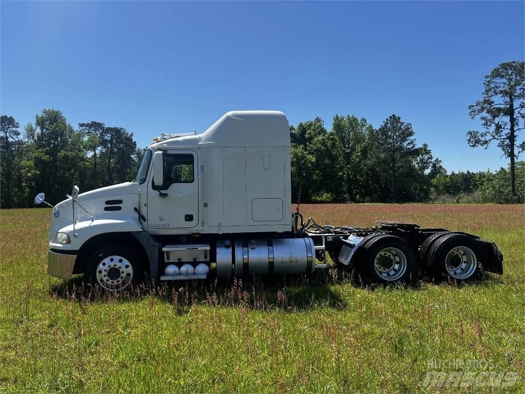 Mack CXU 613 Çekiciler