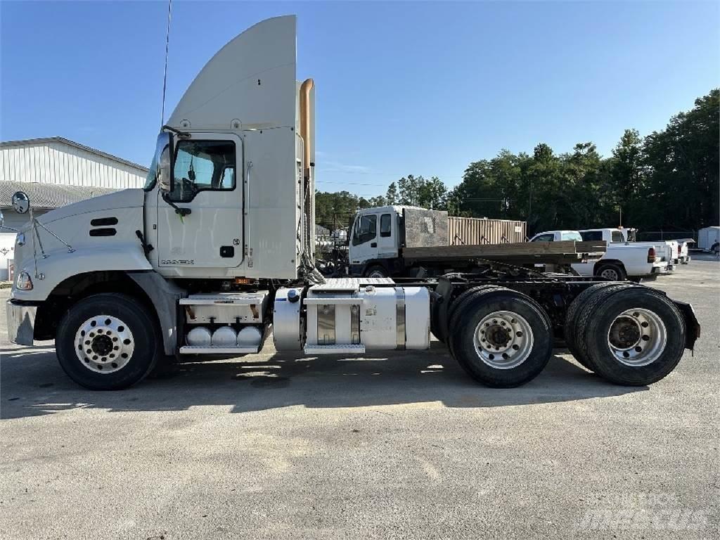 Mack CXU613 Çekiciler