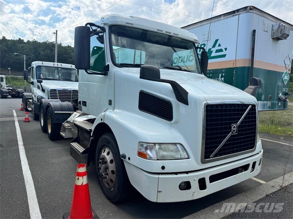 Volvo VNM64T200 Çekiciler