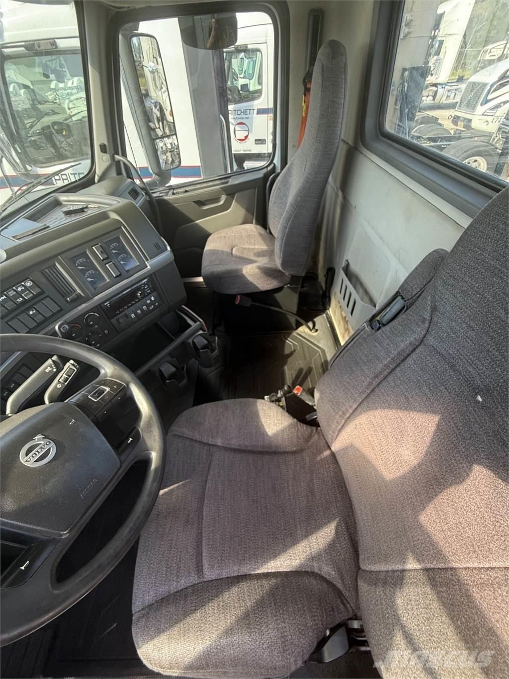 Volvo VNR64T300 Çekiciler