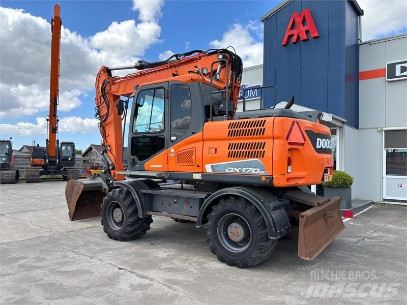 Doosan DX170W-5 Lastik tekerli ekskavatörler