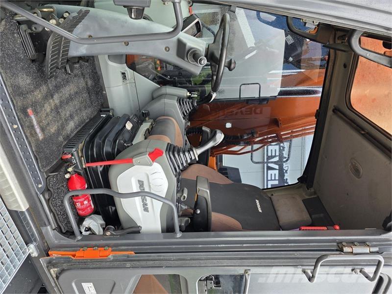 Doosan DX170W-5 Lastik tekerli ekskavatörler