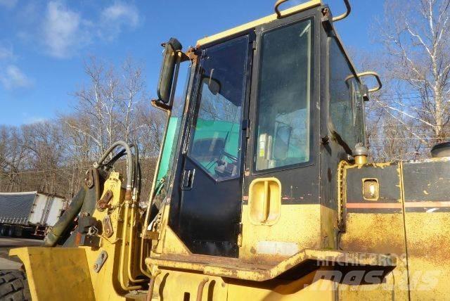 CAT IT28F Tekerlekli yükleyiciler