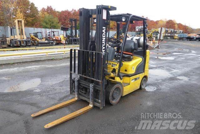 Hyundai 25LC-7A Diger