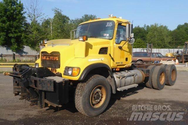 Mack CV713 Çekiciler