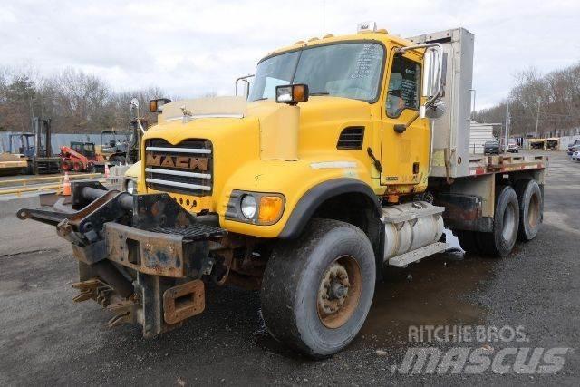 Mack CV713 Flatbed kamyonlar