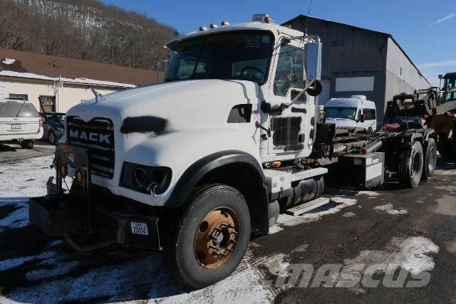 Mack CV713 Çekiciler