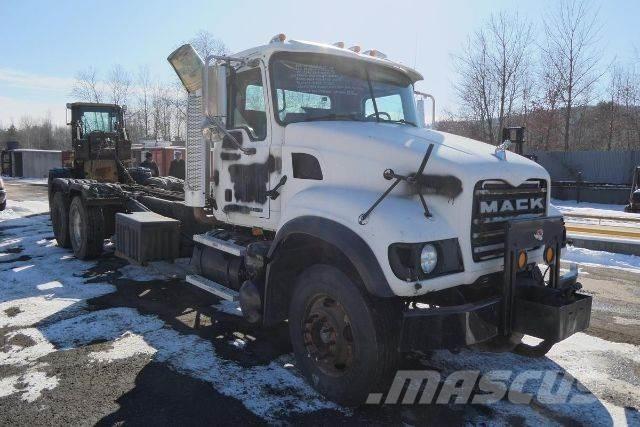 Mack CV713 Çekiciler