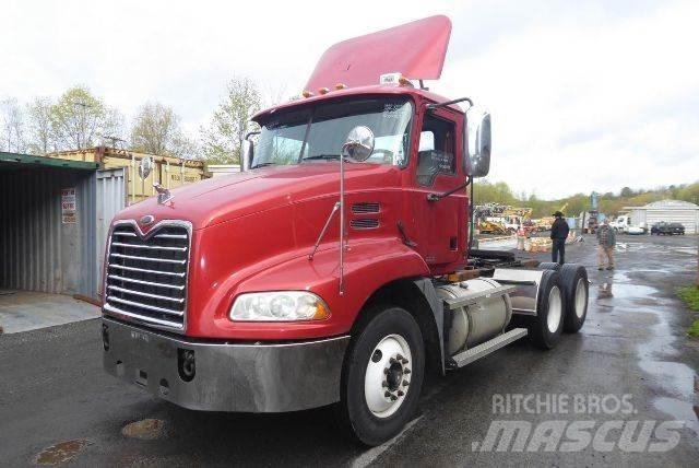 Mack CXN613 Çekiciler