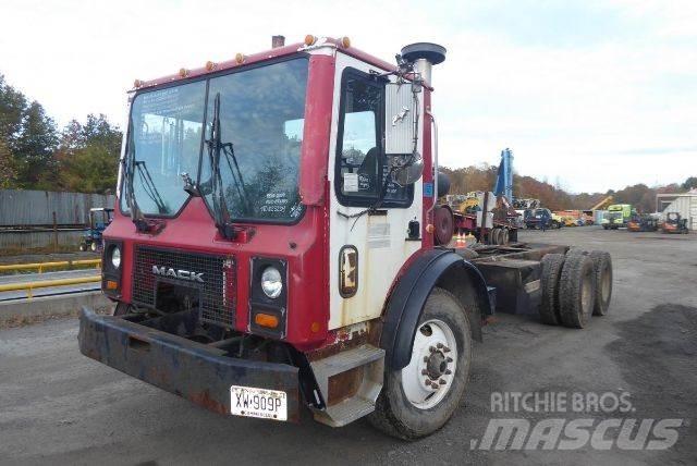 Mack MR688S Çekiciler