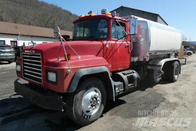 Mack RD690P Tankerli kamyonlar