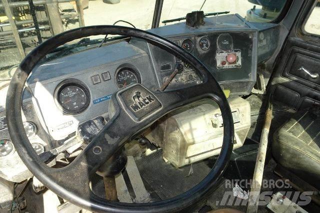 Mack RD690S Kabinler