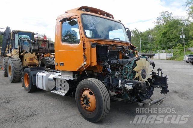 Volvo VNM42T Çekiciler