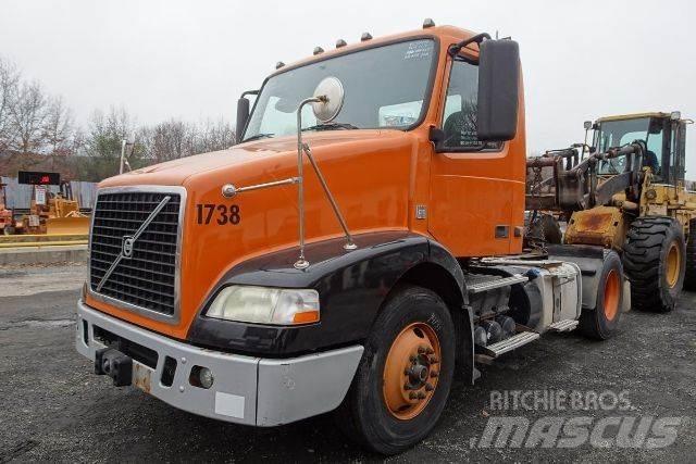 Volvo VNM42T Çekiciler