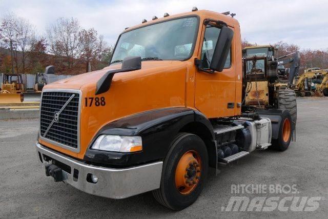 Volvo VNM42T Çekiciler