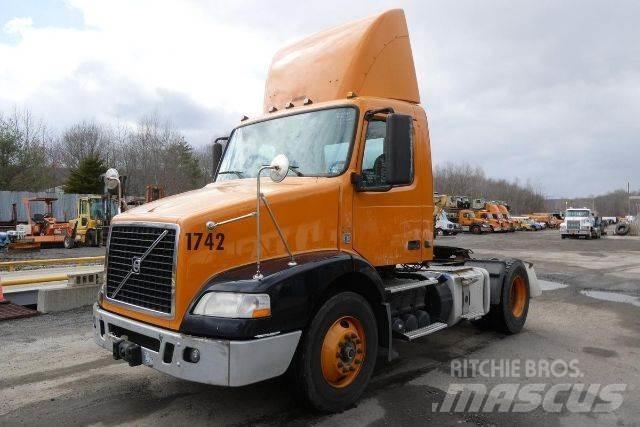 Volvo VNM42T Çekiciler
