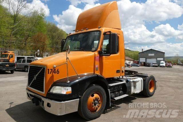 Volvo VNM42T Çekiciler