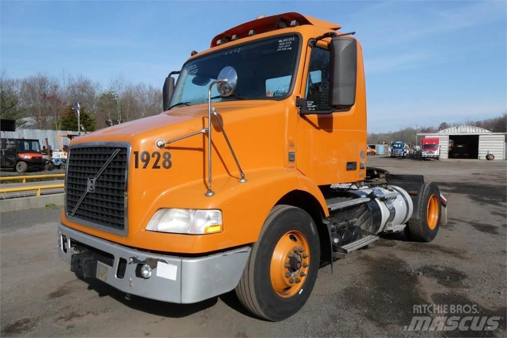 Volvo VNM42T Çekiciler