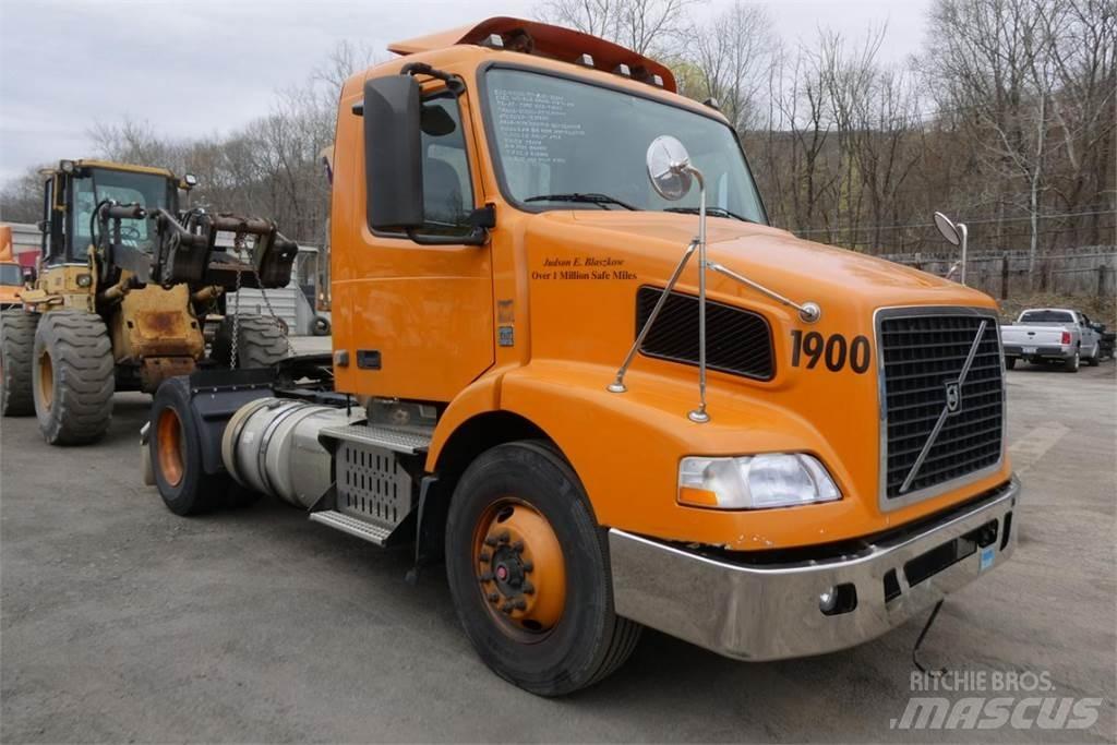 Volvo VNM42T Çekiciler