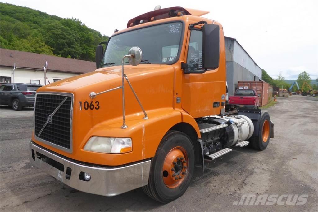 Volvo VNM42T Çekiciler