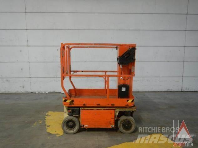 JLG 1230ES Körüklü personel platformları