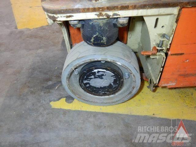 JLG 1230ES Körüklü personel platformları