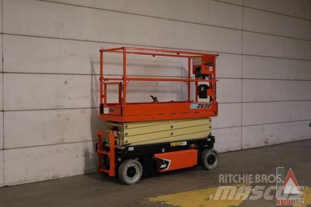 JLG 2632ES Körüklü personel platformları