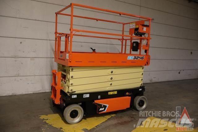 JLG 3246ES Körüklü personel platformları