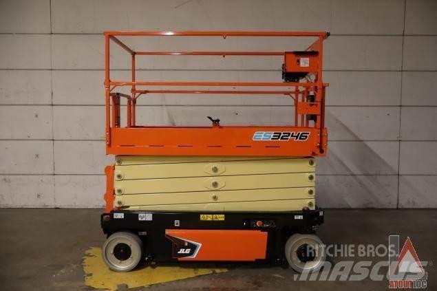 JLG 3246ES Körüklü personel platformları