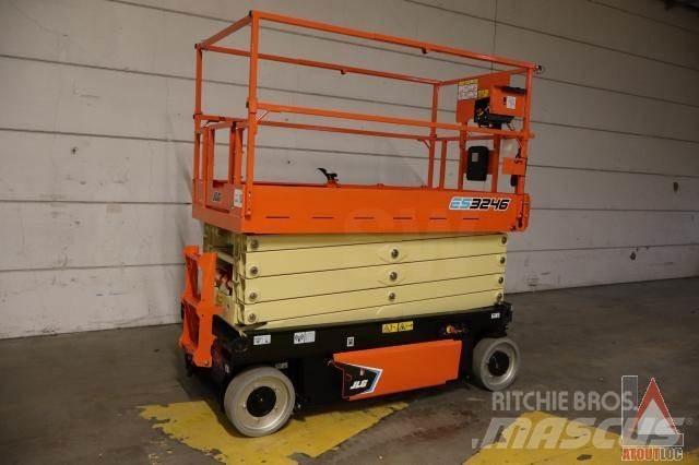 JLG 3246ES Körüklü personel platformları