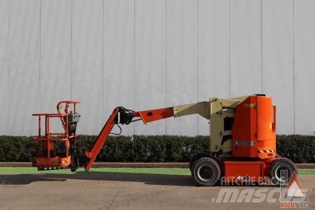 JLG E300AJP Körüklü personel platformları