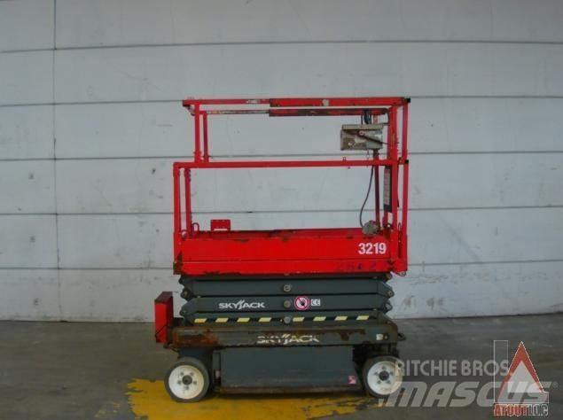 SkyJack SJ3219 Körüklü personel platformları