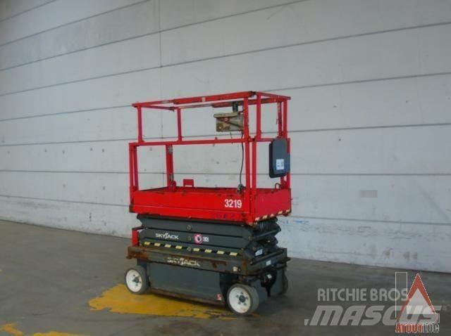 SkyJack SJ3219 Körüklü personel platformları