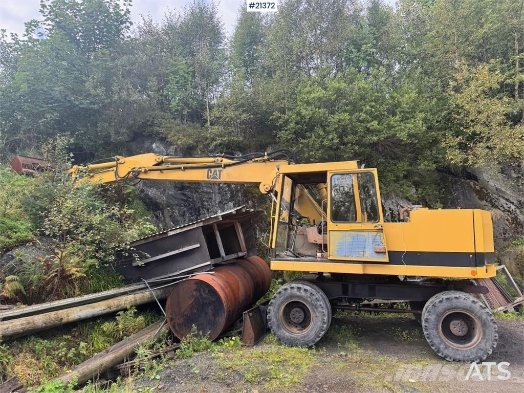CAT 212B Lastik tekerli ekskavatörler