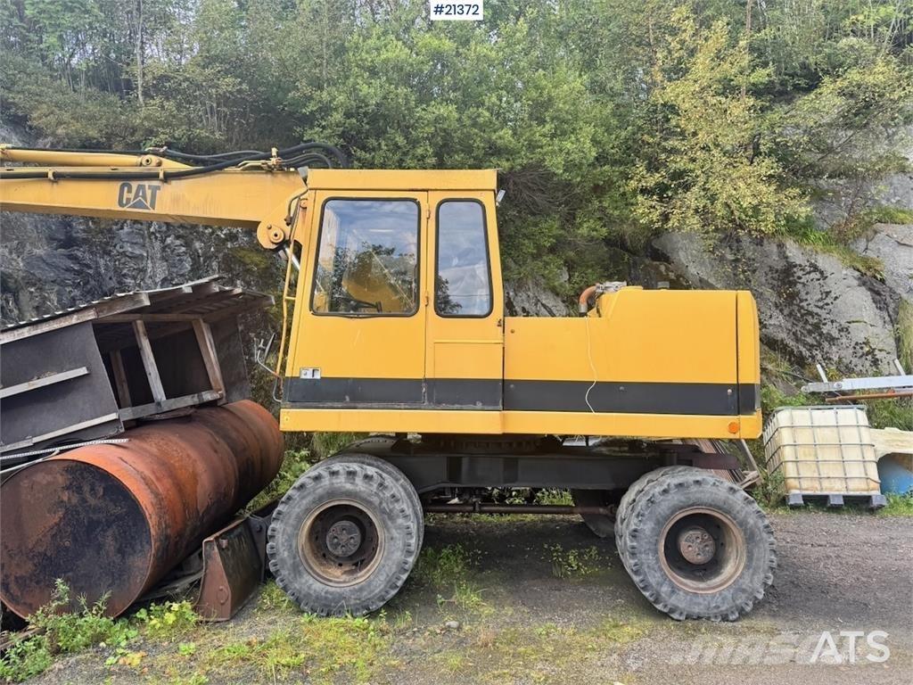 CAT 212B Lastik tekerli ekskavatörler