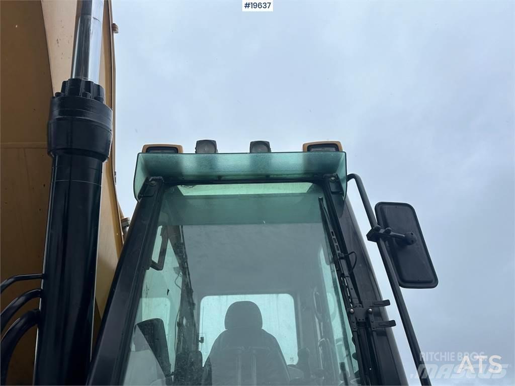 CAT 300D Paletli ekskavatörler