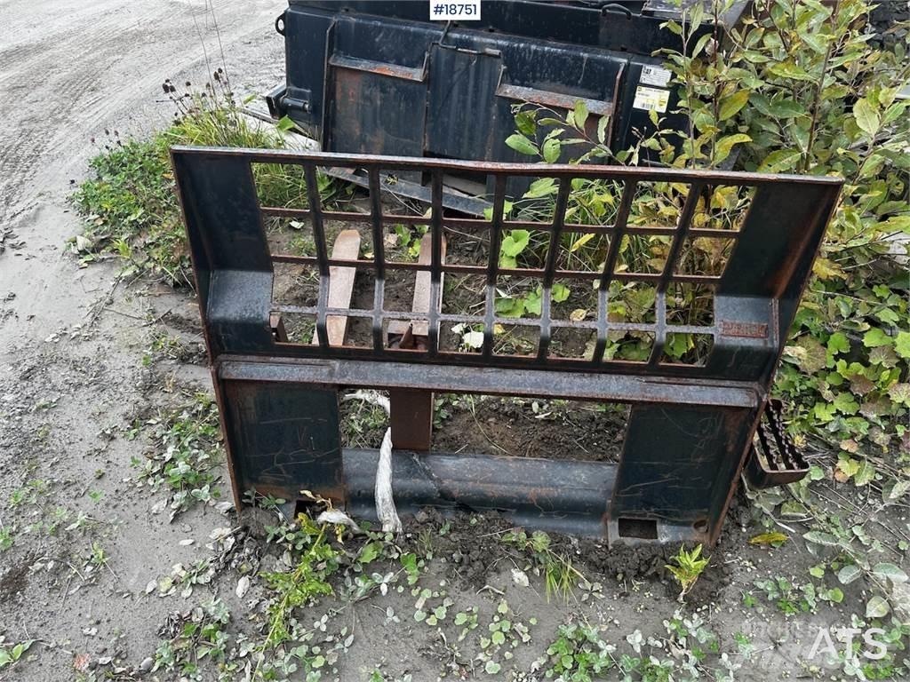 CAT Pallet Forks Diger