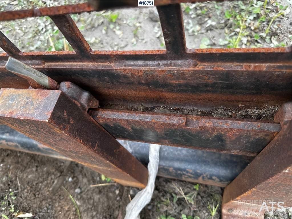 CAT Pallet Forks Diger