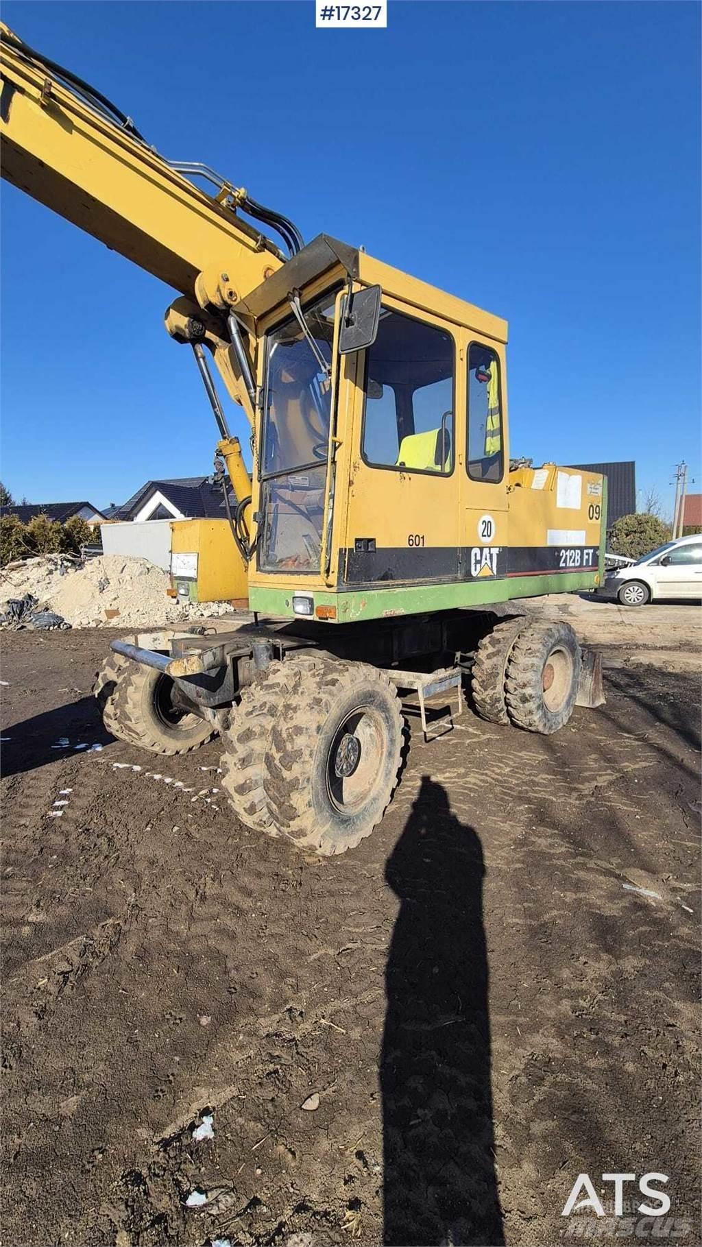 CAT 212BFT Lastik tekerli ekskavatörler