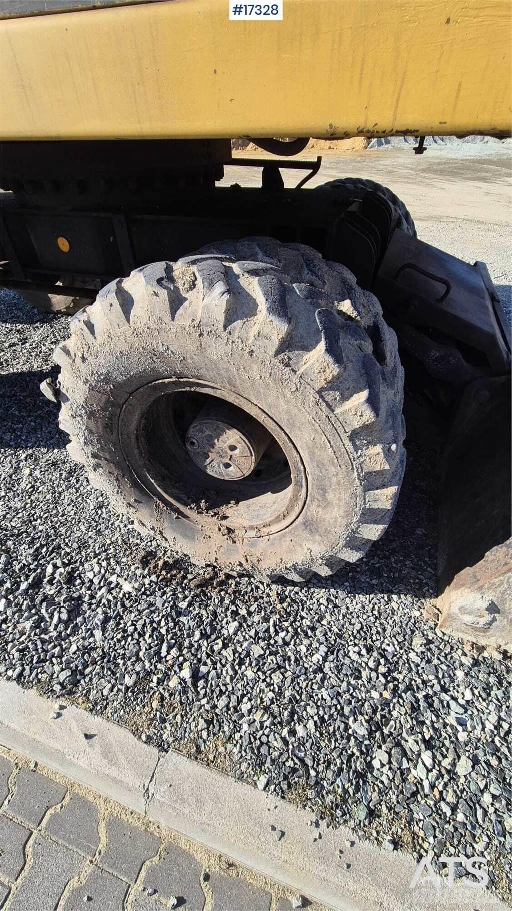 CAT 212BFT Lastik tekerli ekskavatörler