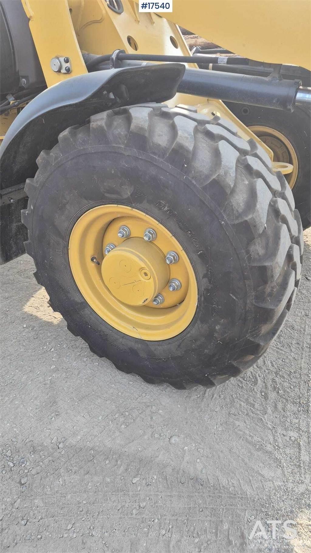 CAT 906M Tekerlekli yükleyiciler