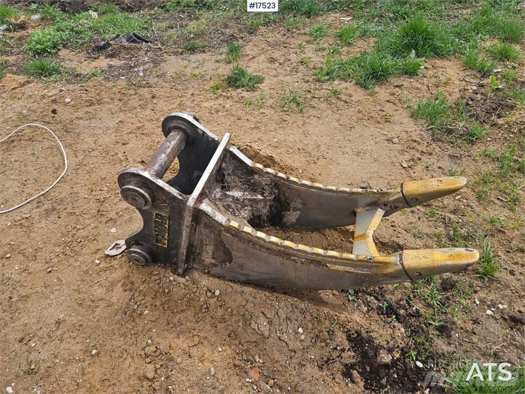 JCB JS 131 LC Paletli ekskavatörler