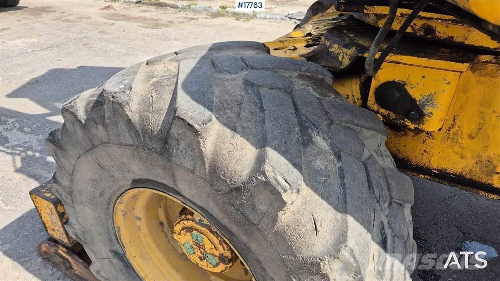 Mecalac 12MX Lastik tekerli ekskavatörler