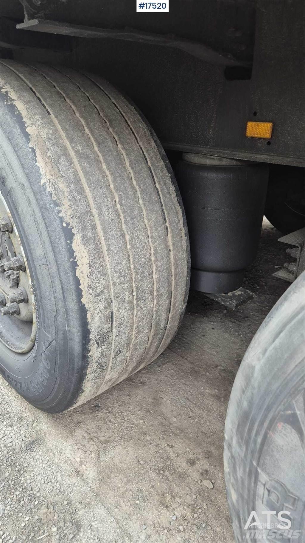 Schmitz SKO 24 Perdeli yari çekiciler