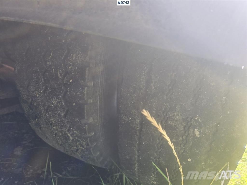 Ekeri L-3 Kapali kasa yari römorklar