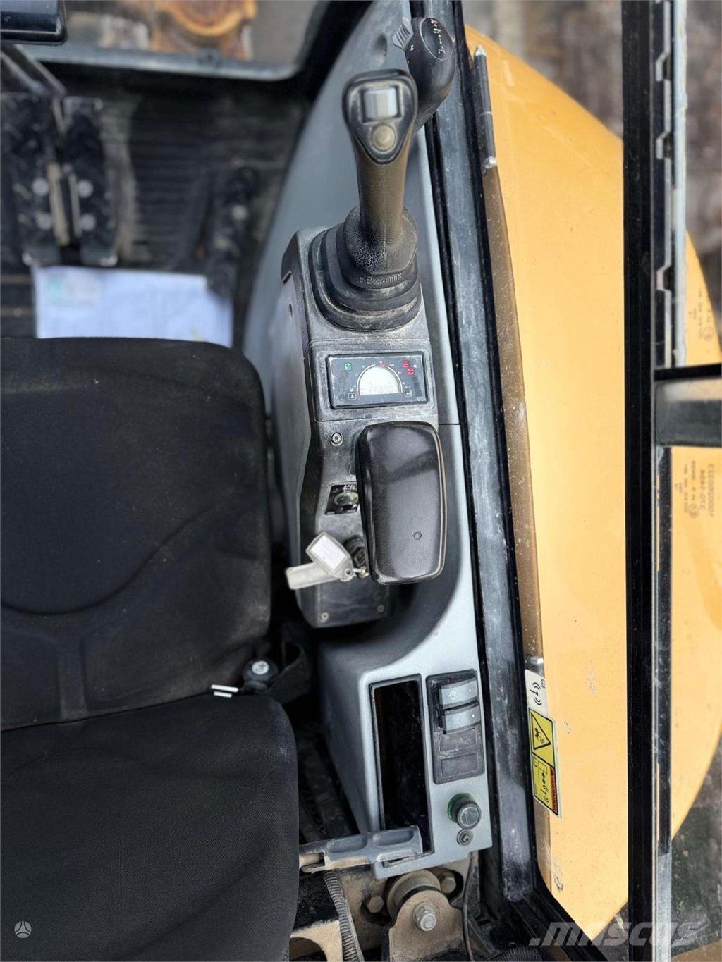 CAT 302.7 DCR Mini ekskavatörler, 7 tona dek