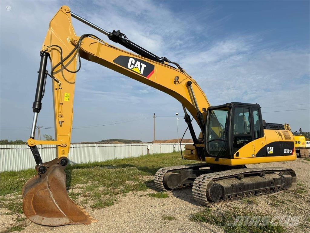 CAT 323 D Paletli ekskavatörler