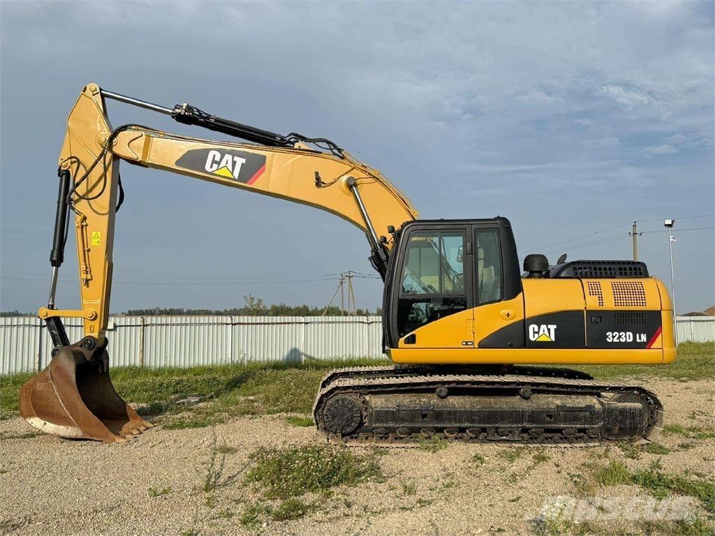 CAT 323 D Paletli ekskavatörler
