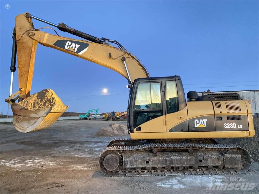 CAT 323 DLN Paletli ekskavatörler